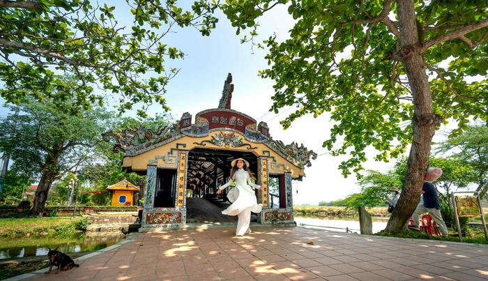 Khám phá vẻ đẹp cổ kính của Làng cổ Đường Lâm, Hà Nội