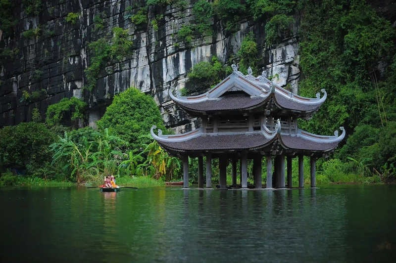Thỏa Đam Mê: Chinh Phục Cung Đường Vàng Của Du Lịch Hồ Tràm